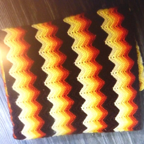 Hand Made KNITTED BLANKET Lap Blanket Pet Blanket Dog Blanket Dog Bed Doll Bed - Picture 3 of 3